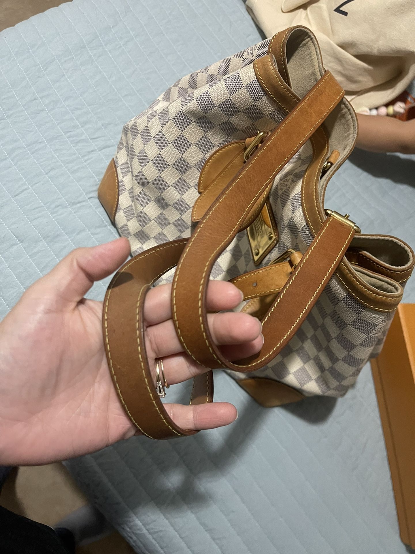 Authentic Louis Vuitton Hampstead Bag for Sale in Miami, FL - OfferUp