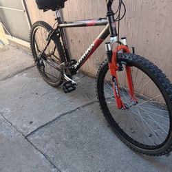 SCHWINN MOUNTAIN BIKE 
