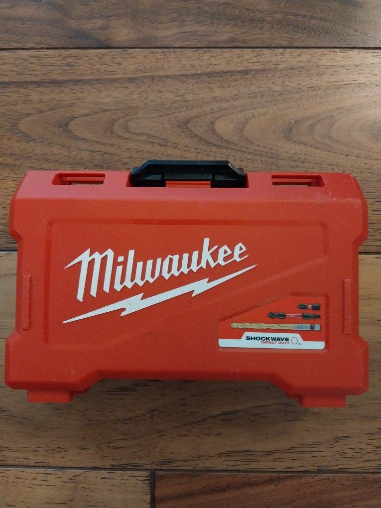 Milwaukee 50-Piece Shockwave Impact Duty Drill and Drive Set