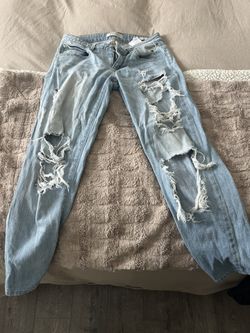 GUESS Ripped Boyfriend Jeans 