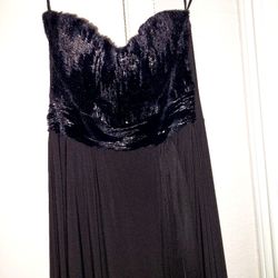 BEAUTIFUL BLACK EVENING GOWN STRAPLESS WITH FUR SHAWL, size small  $60  Glenn Heights TX Ppu Or SHIPPING AVAILABLE 