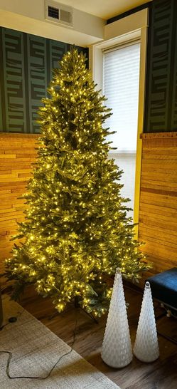 7.5’ Prelit Christmas Tree