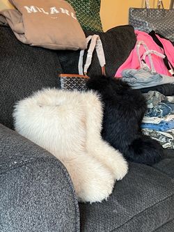 Faux fur boots Forever 21/Fashion Nova