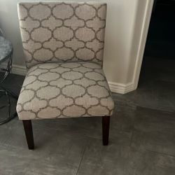 Seated accent chair