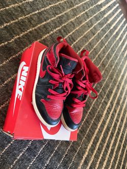 Jordan 1 Mids (1Y)