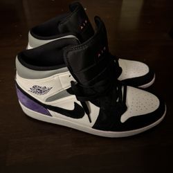 Air Jordan 1 Mid Varsity Purple 