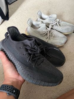 (2) Yeezy 350 V2