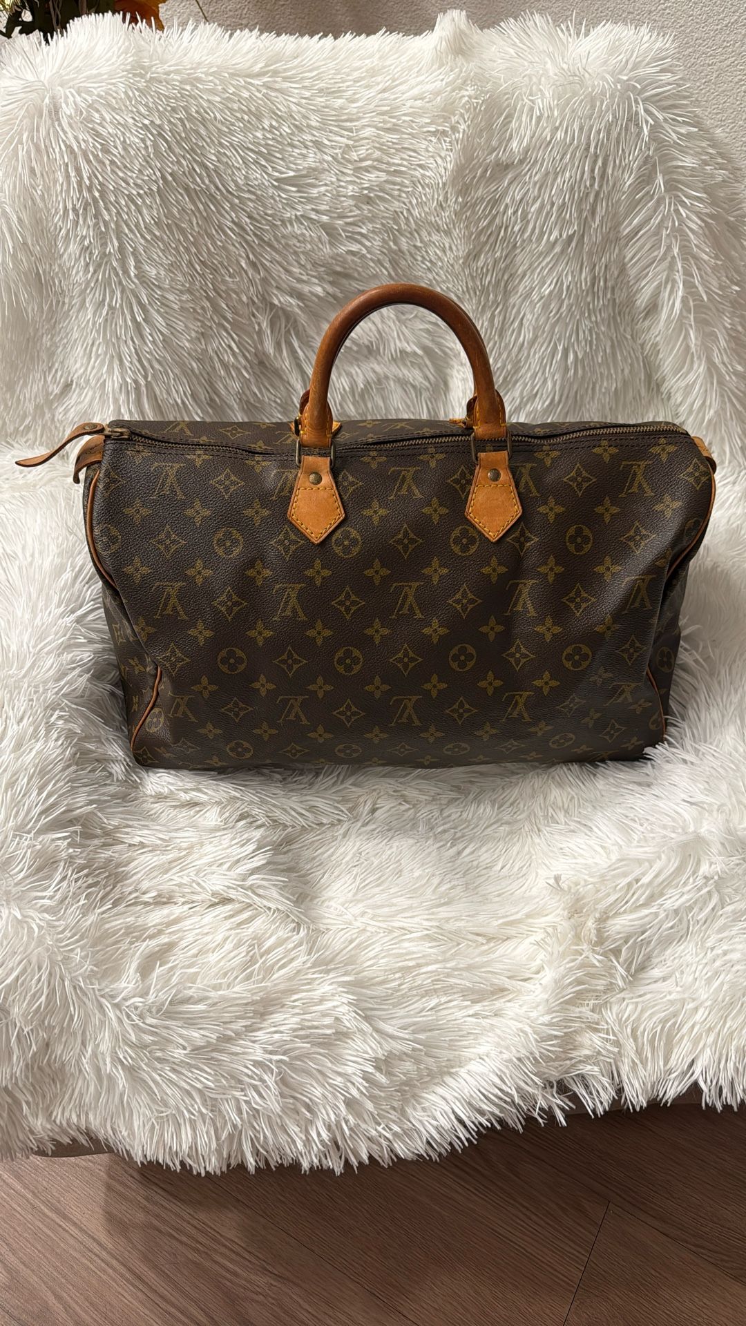 LOUIS VUITTON SPEEDY 40 TORY BURCH  MARC JACOBS