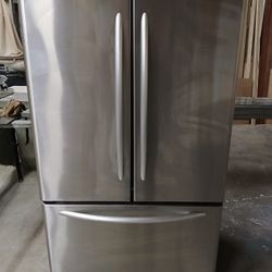 📢$400Refrigerator🥶with Ice Maker And Water Dispenser🍀