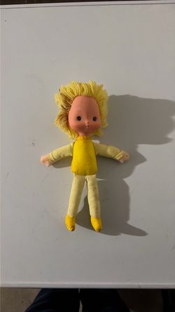 Hallmark vintage 1983 yellow doll