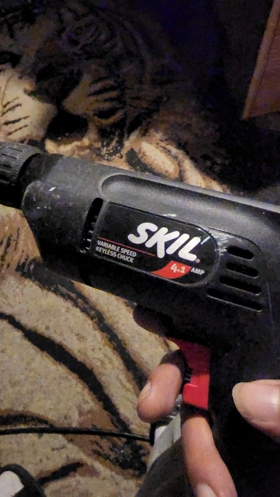 Skil Chuckles Corded Drill