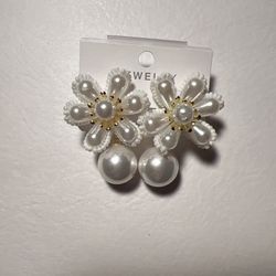 925 Sterling Silver Flower Pearls Design Earrings 