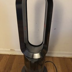 Dyson Hot+Cool Air Multiplier, Jet Focus Fan Heater Silver/grey- AM05   In very good condition , working perfect   Will ship in non-retail box.   Only