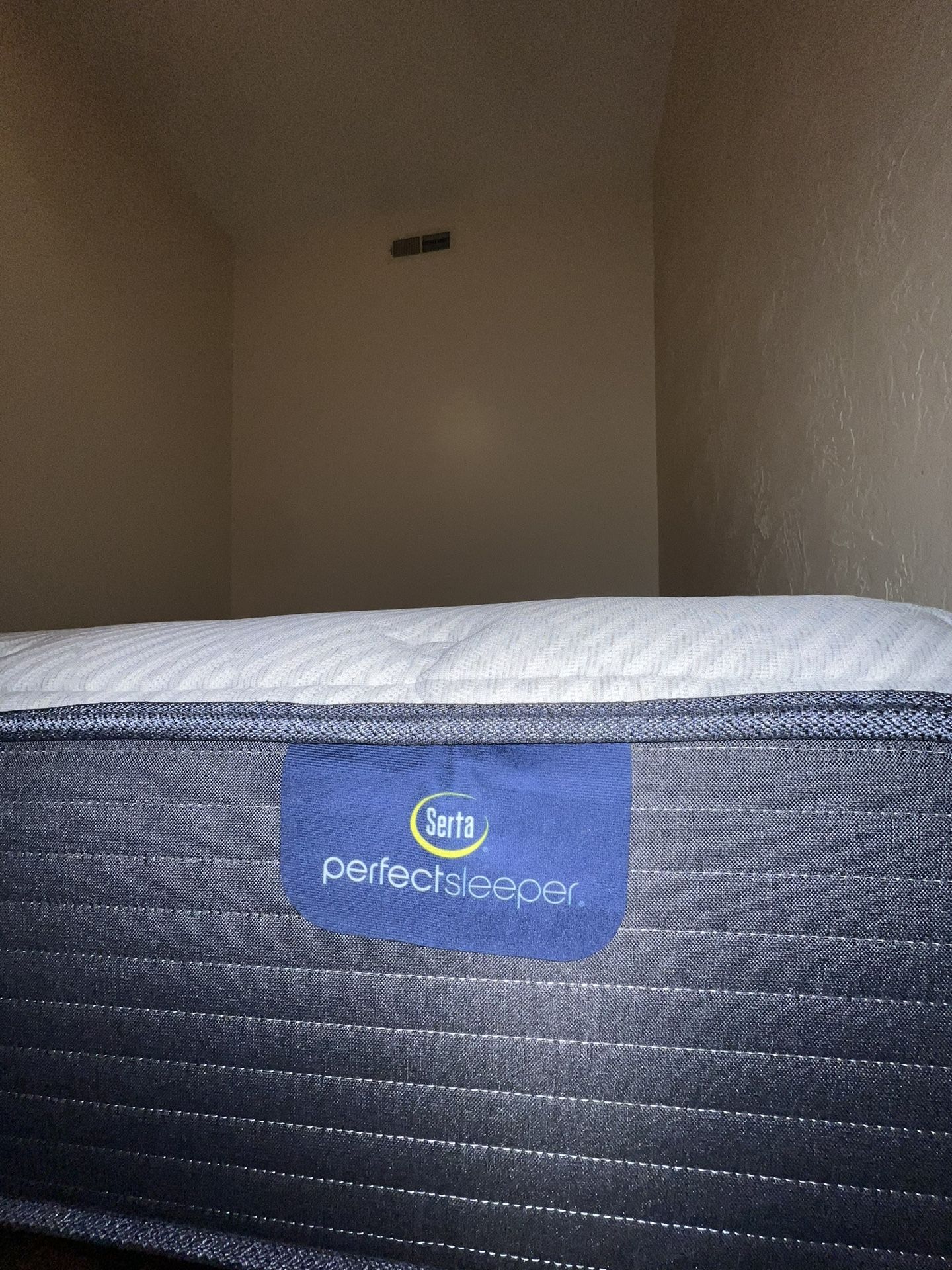 Serta Queen Mattress And Bed Frame