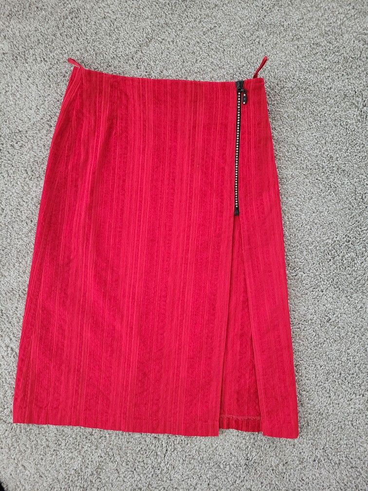 Elegant Red Pencil-Skirt with black rhinestones zipper. Used Great Condition