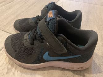 Toddler Nike shoes 9c