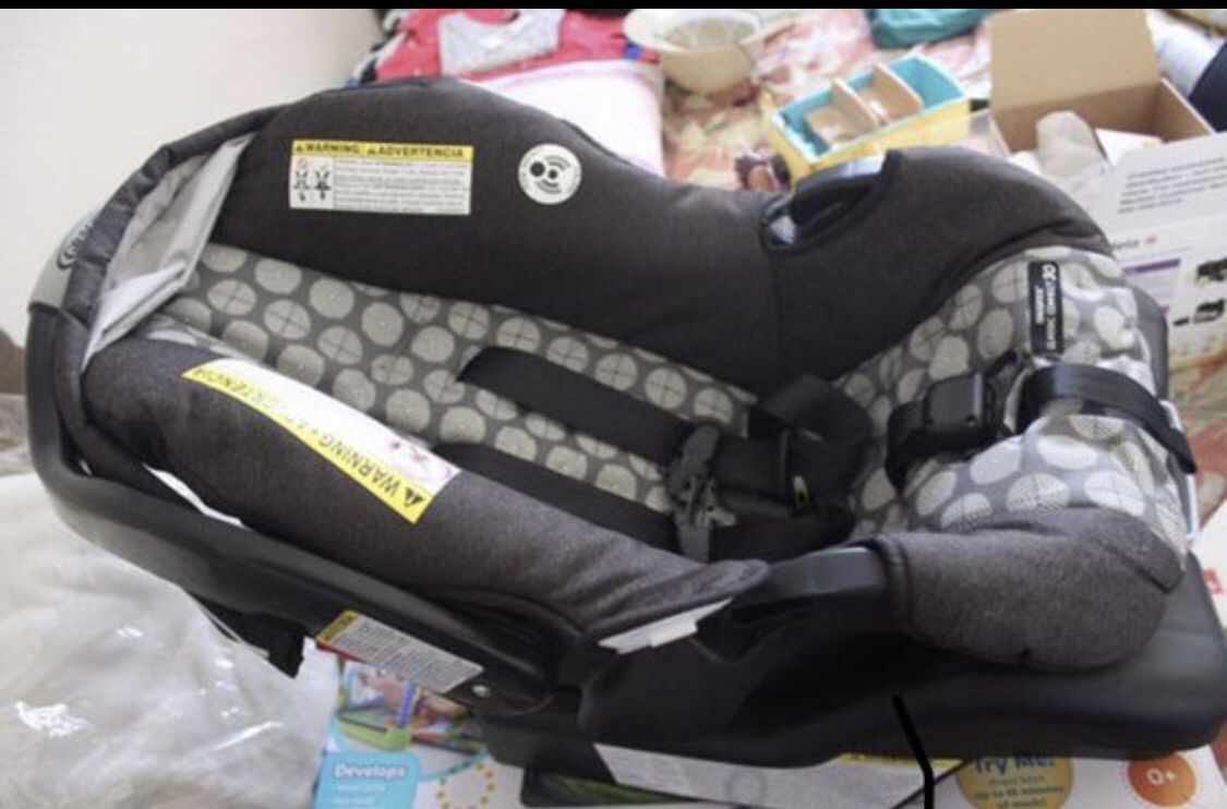 Infant car seat for sale. Nice and clean.