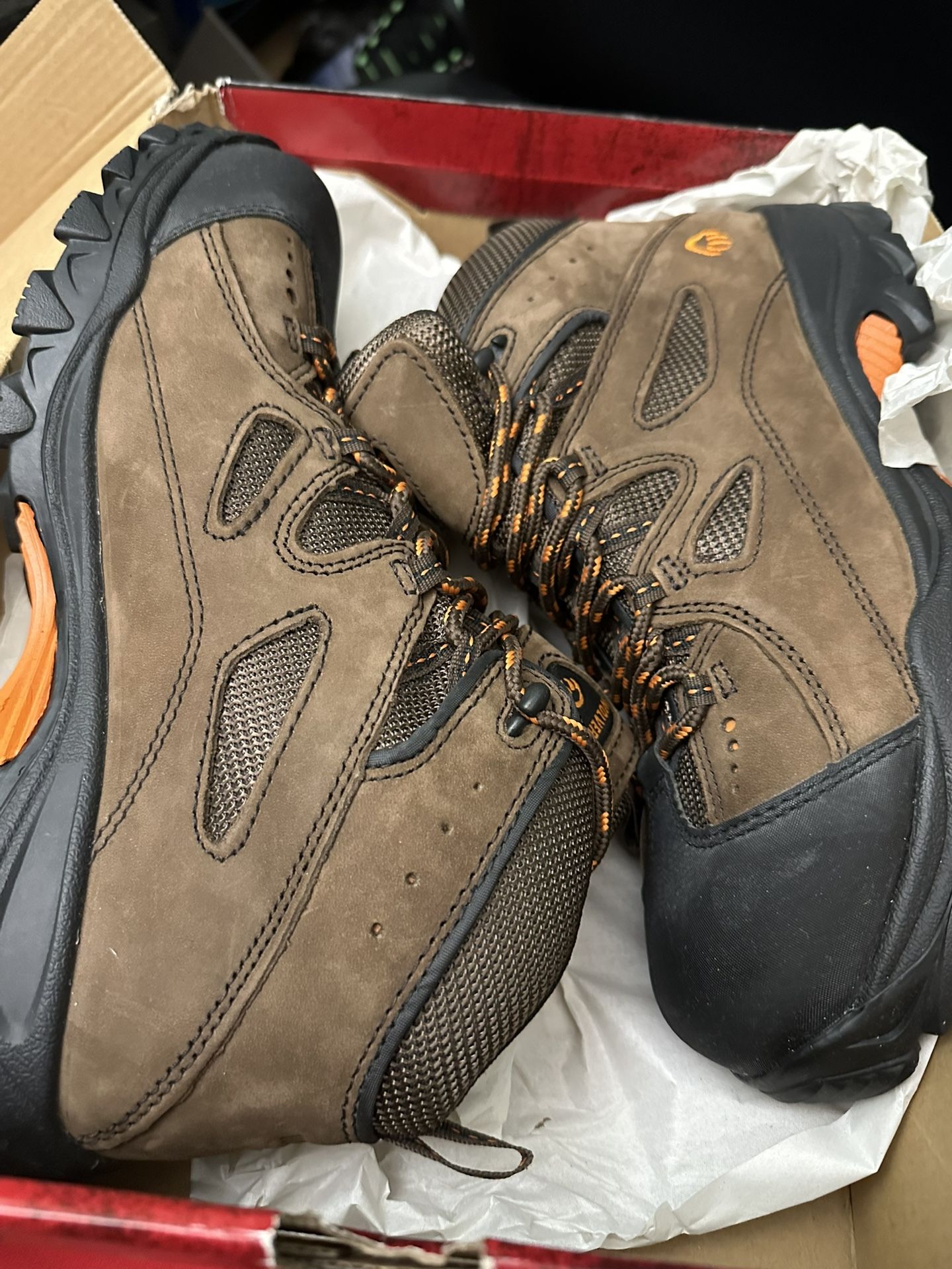 MENS WOLVERINE WORK BOOTS SIZE 9.5 NEW