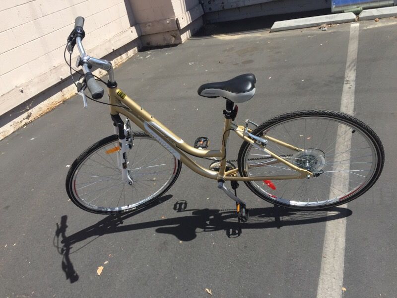 BIKE Infinity twentyfour.7 Women's Hybrid 700c Comfort Bike