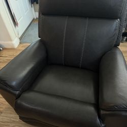 Lazy Boy Recliner, days old