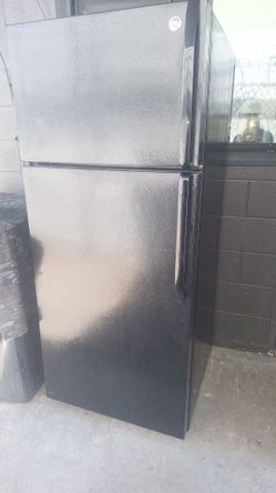 BLACK REFRIGERATOR (WORKING CONDITIONS)