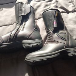 S I D I Heart L E I Women's Size 6 And 1/2 Motorcycle Riding Boots Brand New