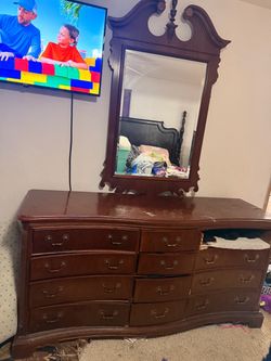 Dresser set