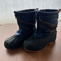 Snow boots size 5M