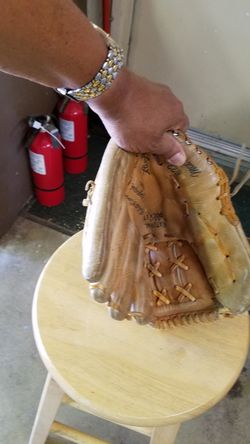 Baseball glove