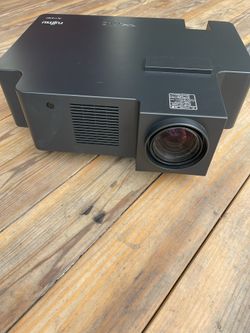 Fujitsu LPF-D711 Projector
