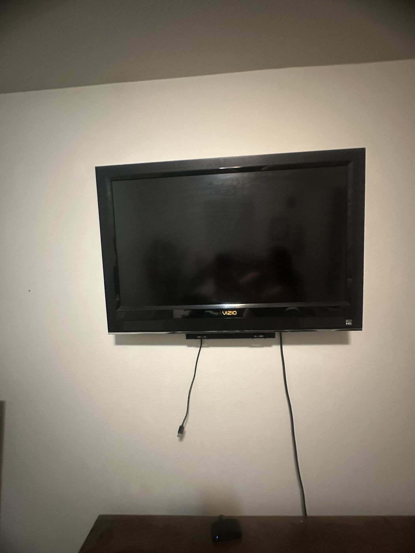 TV, Roku, And Wall Mount