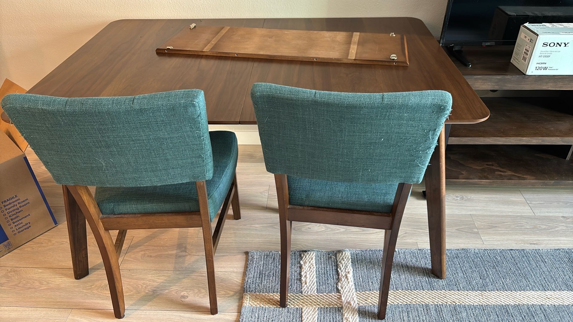 Kitchen/dining Table (+4 Chairs & Bench)