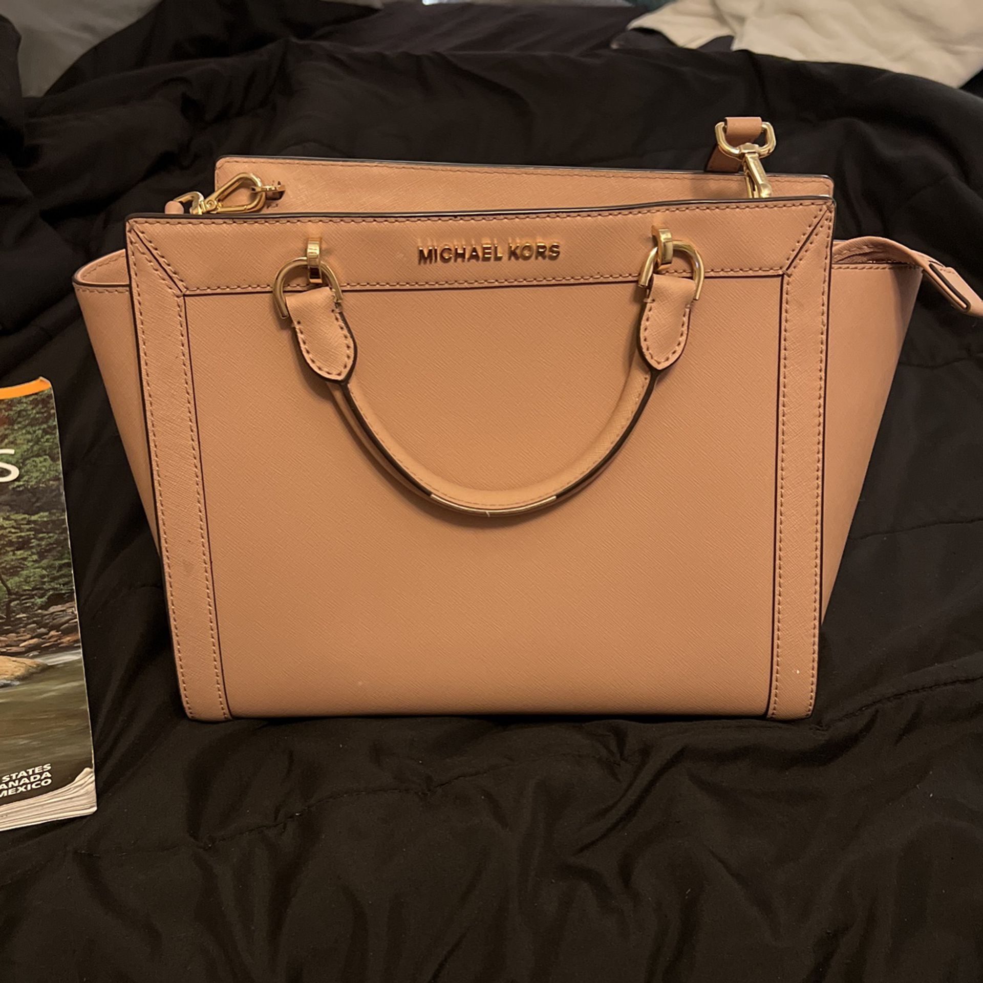 Pink Michael Kors Brand New Designer Crossbody Authentic Luxurious Sleek  Leather for Sale in Glendale, AZ - OfferUp