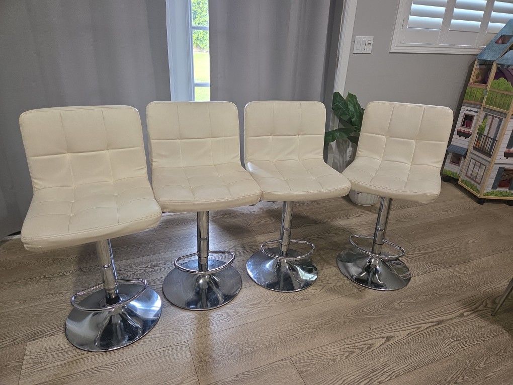 4 BAR STOOLS