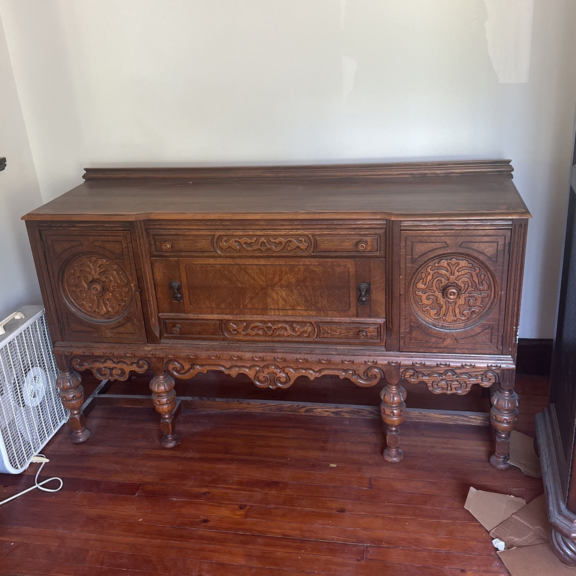 Antique Wood Tv stand/Dresser