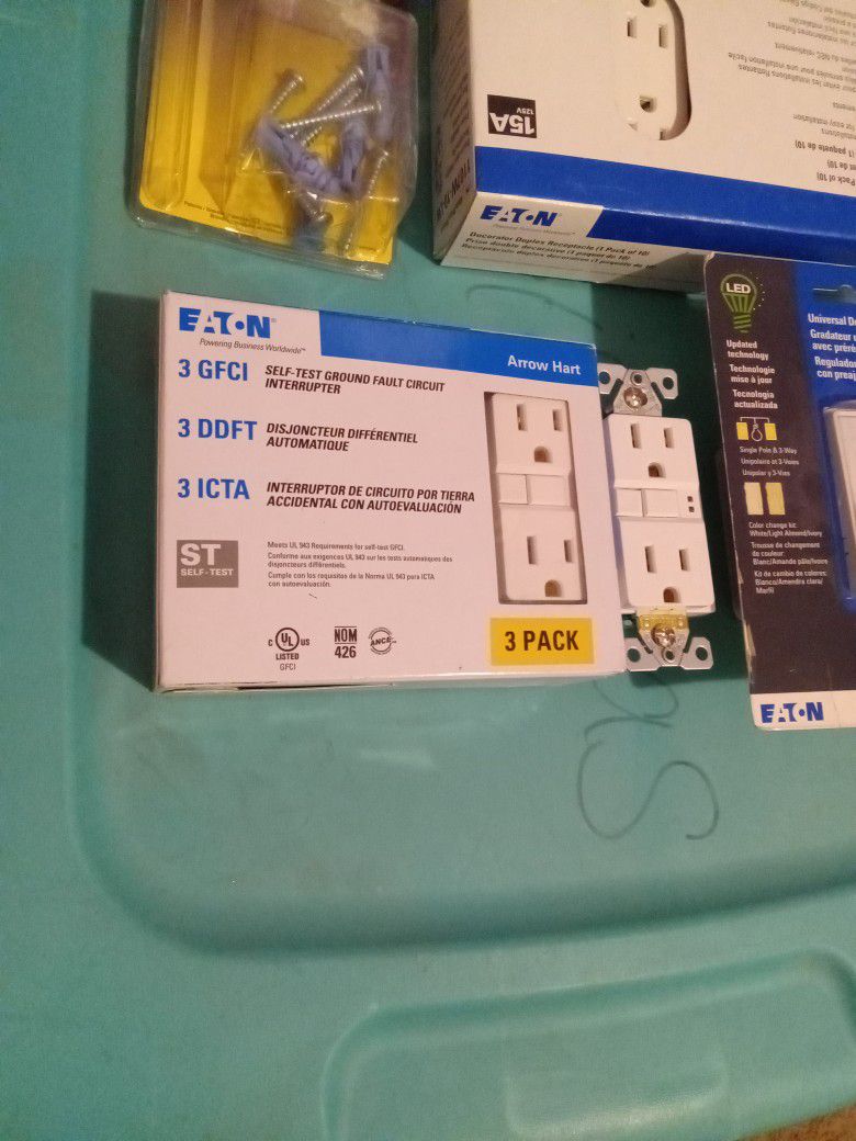 4 Brand New White DUPLEX RECEPTACLES, And 4 Decerator Duplex Receptacles Without The GFCI Tester, And A DECORATOR DIMMER WITH PRESET ( LIGHTSWITCH) 