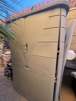 Rubbermaid Outdoor Plastic Storage Shed Cabinet
