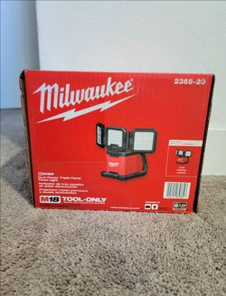 Milwaukee M18 Rover Triple-Panel Flood Light 2368-20