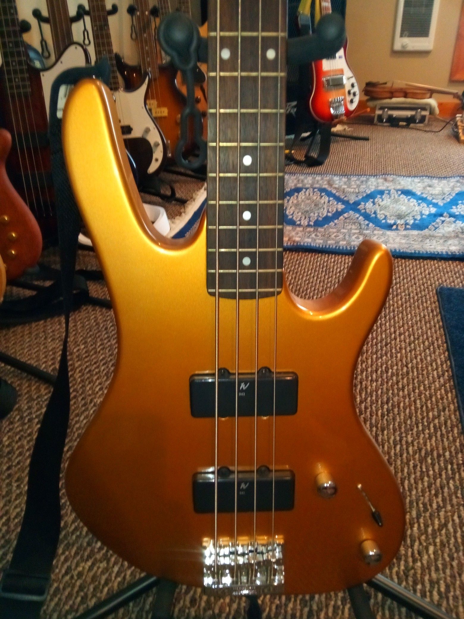 Washburn Bantam XB120 electric bass