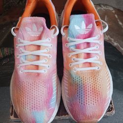 Adidas Women's Swift Run 22, Size 9.5.