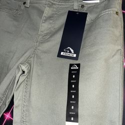 Wranglers Women’s Jeans ! New And Used Size 5-7 