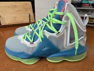 Nike LeBron 19 Basketball Sneakers