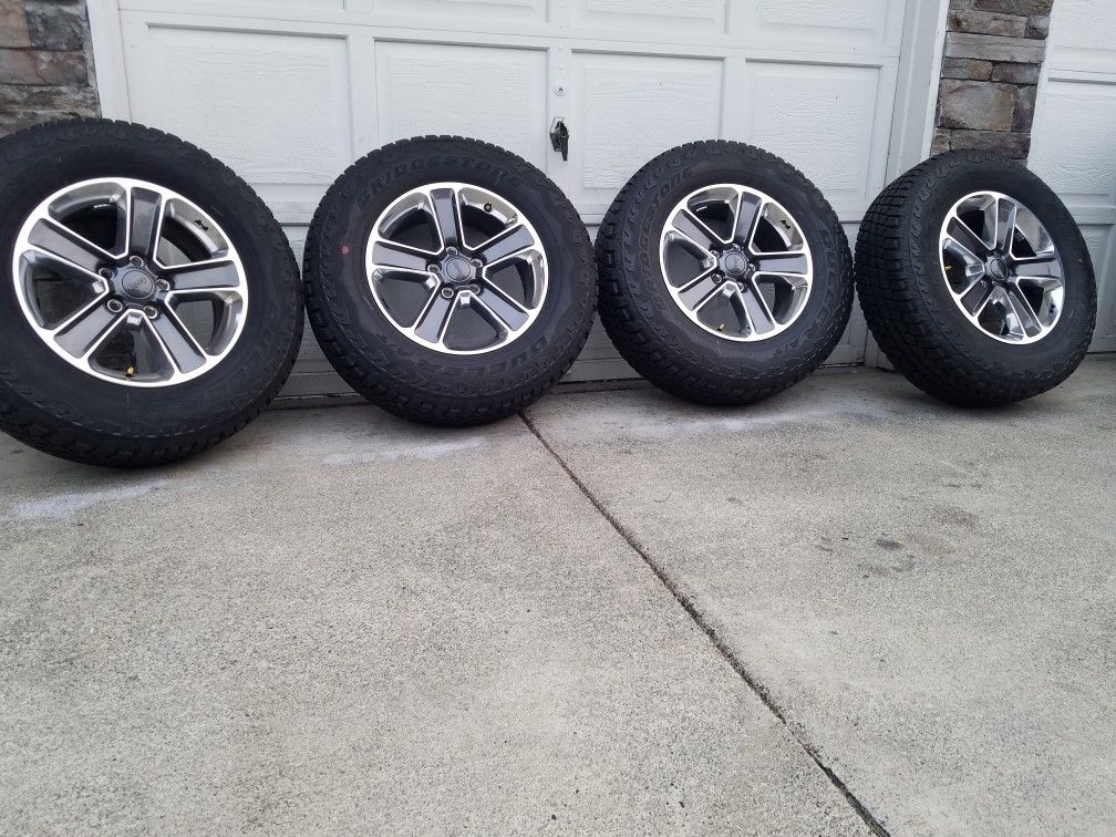 2020 wrangler sahara 18" wheels with brand new bridgestone At tires