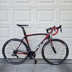 Fuji Carbon 56cm (Electronic Shifting) Ultegra Road Bike