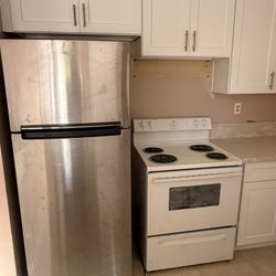 Fridge and Stove 