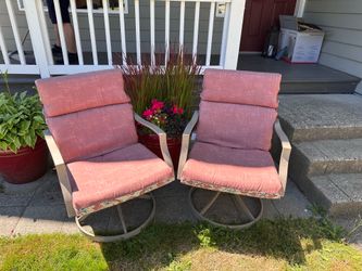 Set of 2 Swivel Patio Chairs with Cushions