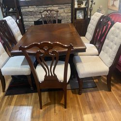 Dining Table with 8 Chairs 
