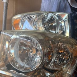 Dodge RAM 2006 Grill And Lights 