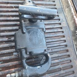 Central Pneumatic Professional Industrial 1 Air Impact Lug Wrench