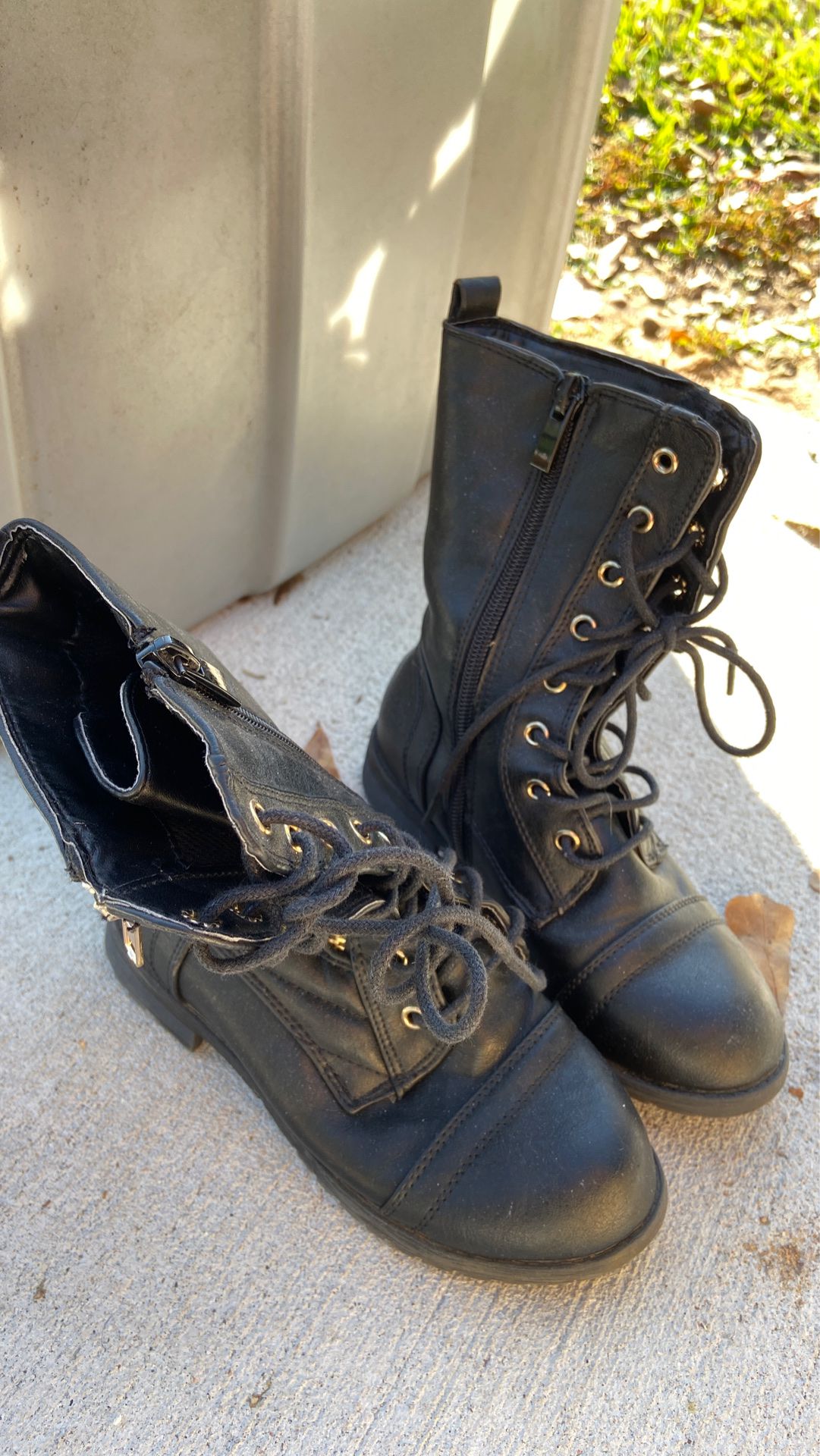 Girls black boots